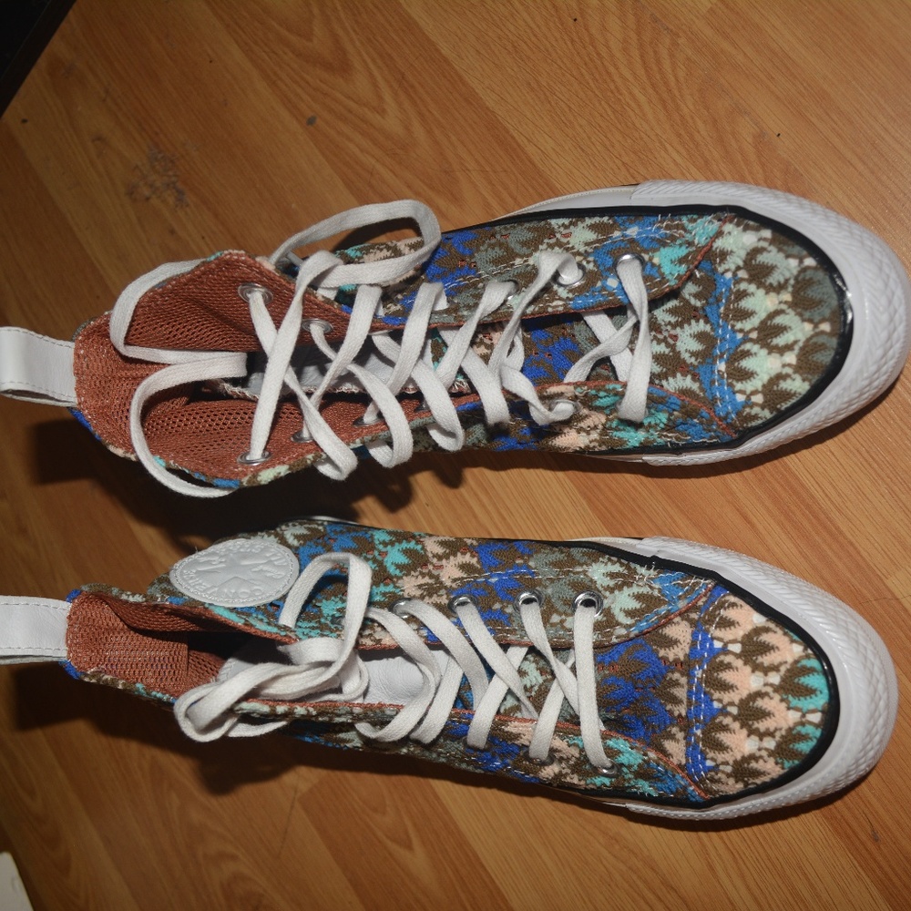 Converse - never worn
